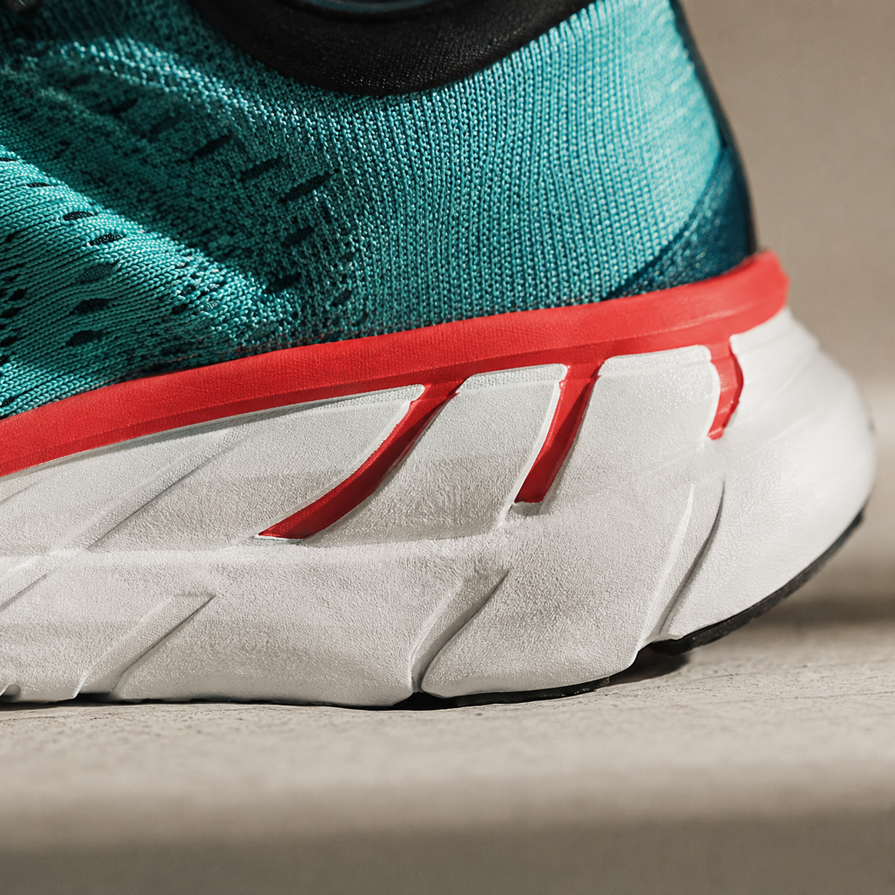 Aera soft-bounce cushioned midsole, close-up