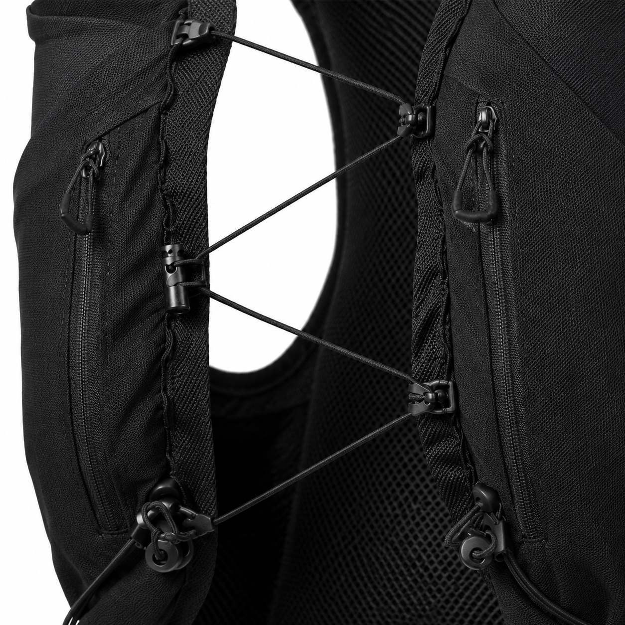 Elastic bounce-free front cinch detail